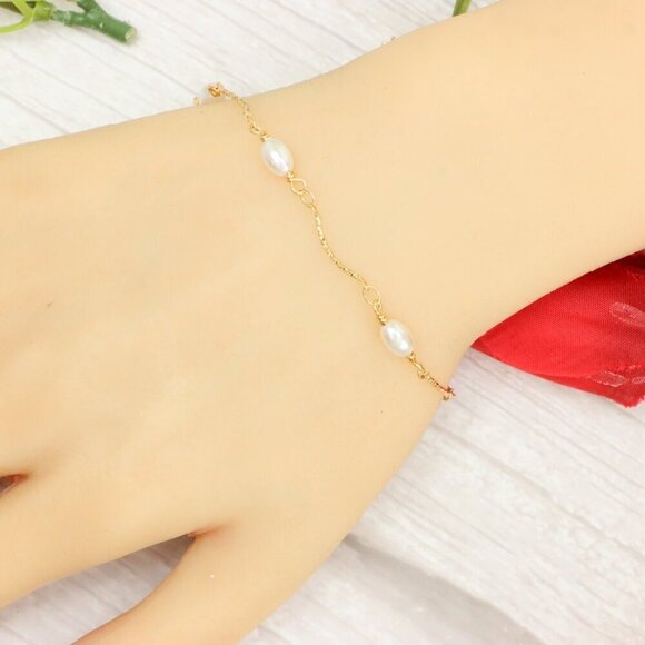 "Trendy Handmade Bracelet – A Thoughtful Gift for Girls & Women | UNVRC1104 - Picture 8 of 10